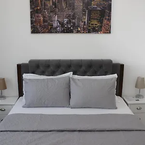 Luxury Center - Railways Station Apartment