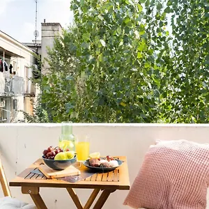 Spacious 2 Bdr Flat In The Old Town Apartment