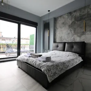 Deluxe Skyline Retreat - Old Town Apartment