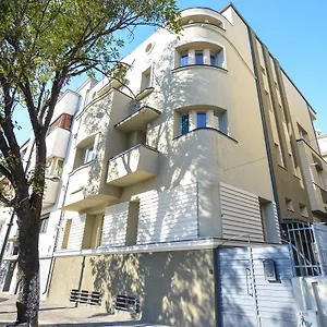 Parliament & River View Apartment
