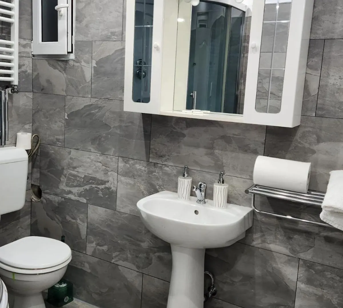 Bed & Breakfast Luxinn Bucarest