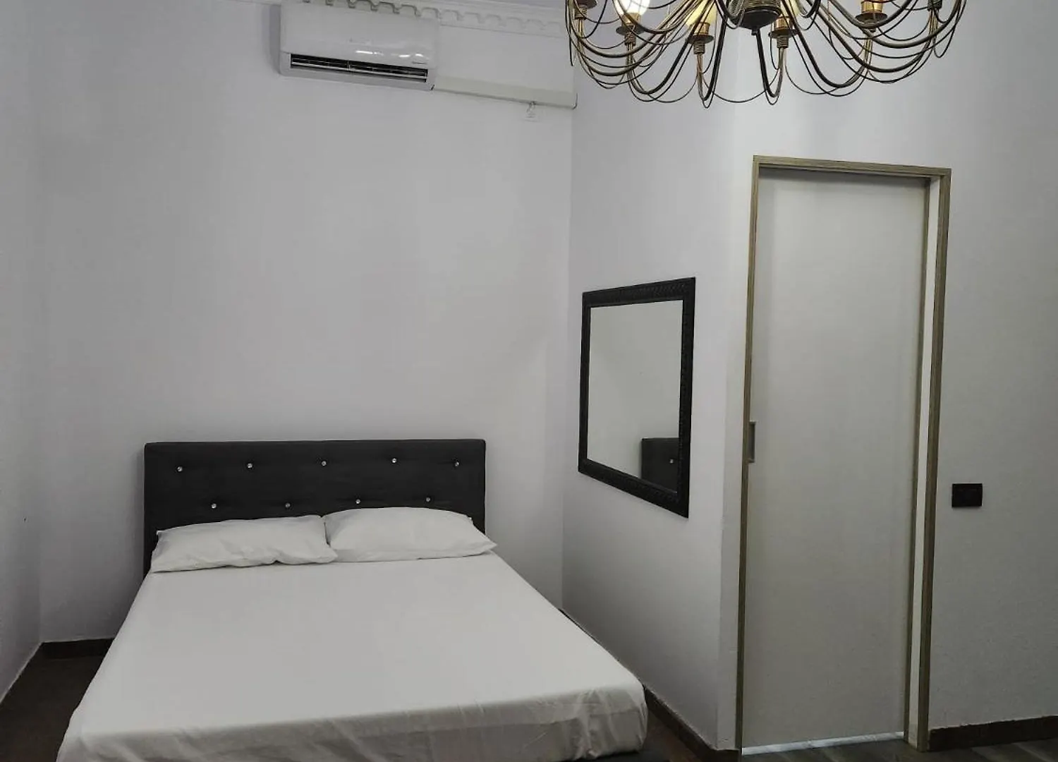 Luxinn Bucarest 0*,